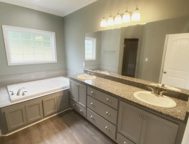 Building Photo - Spacious 4BR/2BA Home with Open Floor Plan, Granite Kitchen & Privacy Fence in Valdosta