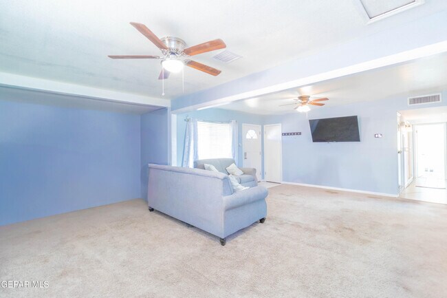 Building Photo - 451 Borrett St