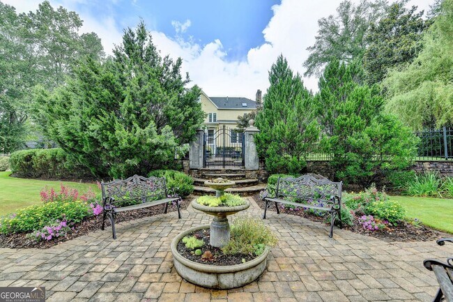 Building Photo - 2611 Briers N Dr