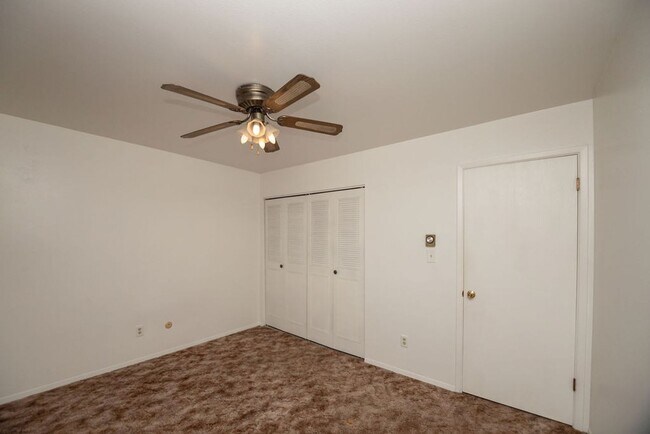 Building Photo - 3208 Spruce Dr