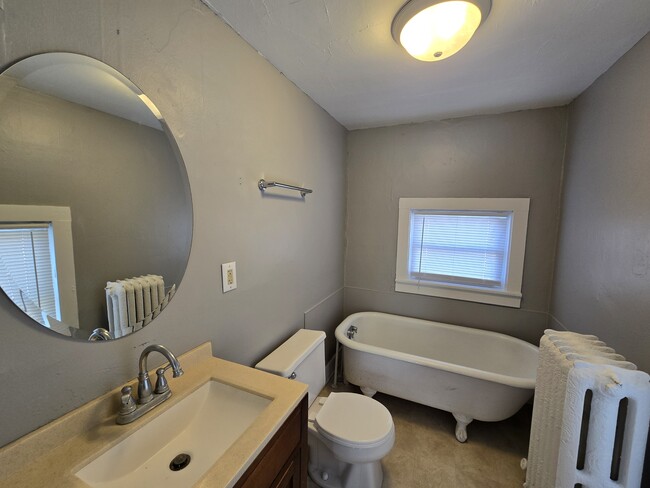 Building Photo - 214 2nd St SW