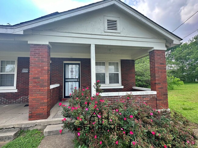 Spacious 2 Bedroom Home in a Central Locat... - 643 Walnut St Memphis ...