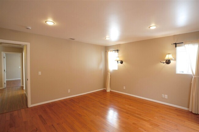 Building Photo - Beautiful North Hollywood 3 Bedroom, 2 Bath Single Family Home  *** Non-Smoking***