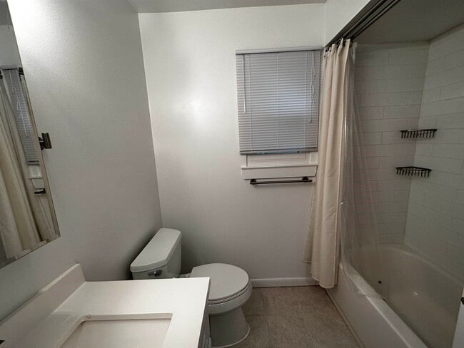 Building Photo - 609 Sussex St