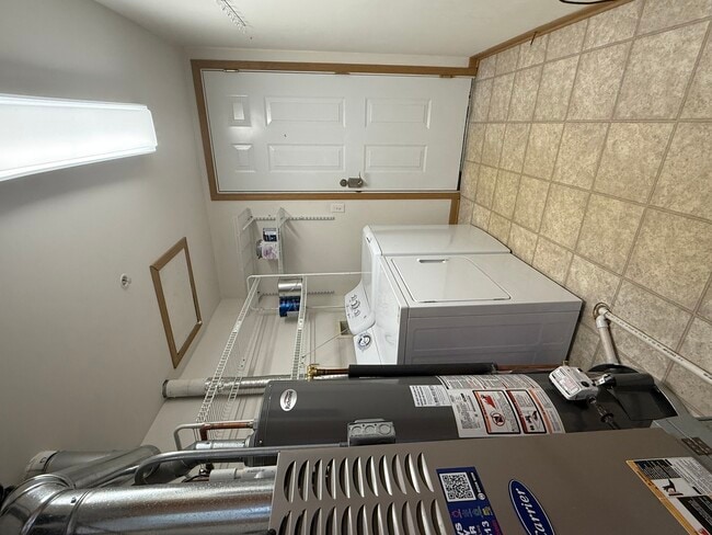 Building Photo - 16600 Liberty Cir