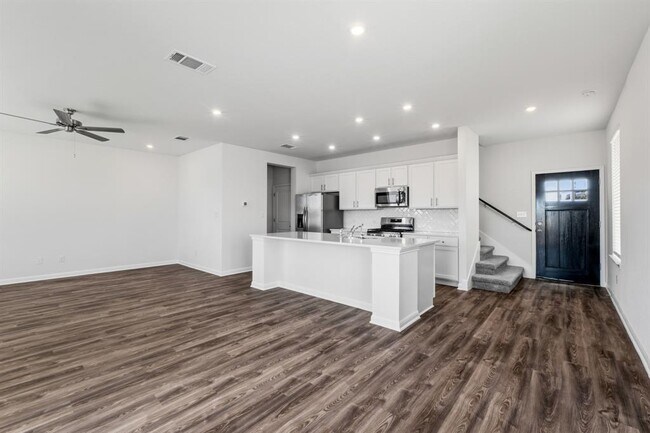 Building Photo - 2210 Cornfield Dr