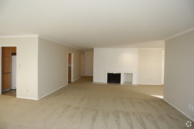 Trianon Apartments Townhomes Topeka Ks Apartment Finder Building Photo Trianon Apartments Townhomes