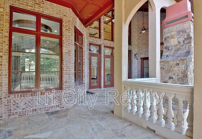 Building Photo - 250 Moss Creek Walk