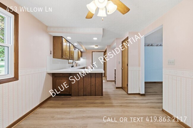Building Photo - 453 Willow Ln
