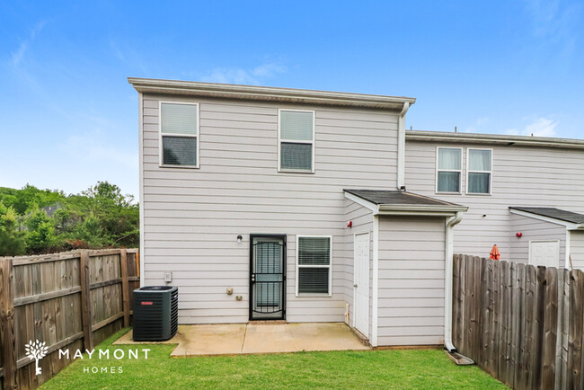 Building Photo - End-Unit 3-Bedroom Townhome
