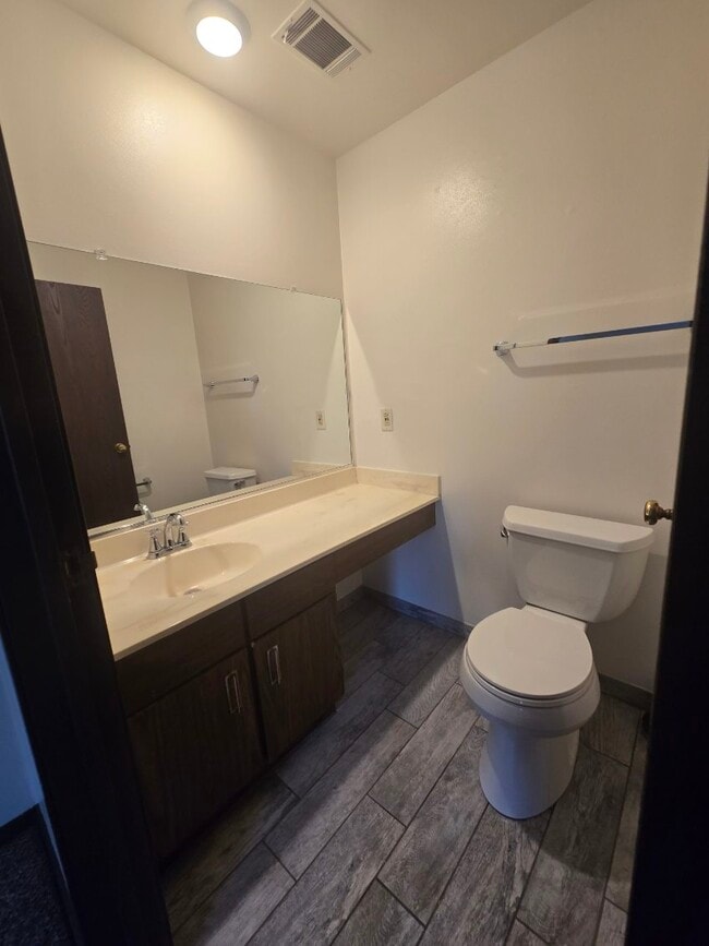 Building Photo - 9020 N Park Plaza Ct