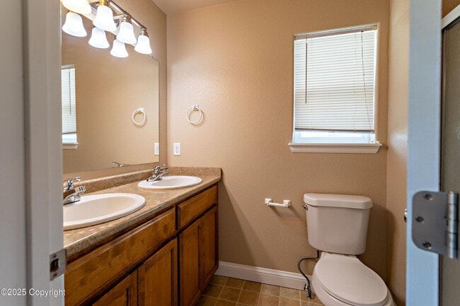 Building Photo - 4 Bedrooms, 3.5 Bathrooms, 2 Car Garage Home Fore Rent In Remington Estates