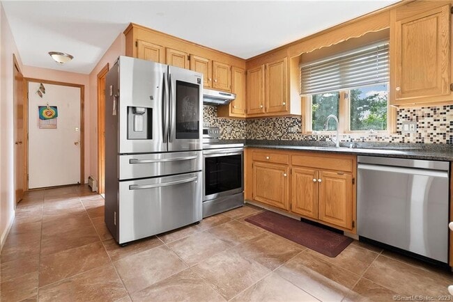 Building Photo - 25 Walcott Green