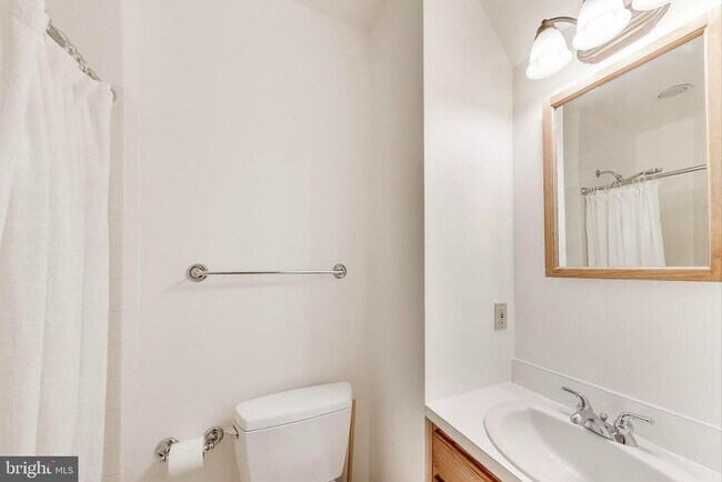 Building Photo - 1325 Chetworth Ct