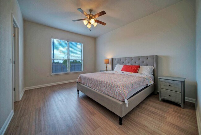 Building Photo - 913 Fortrose Ter