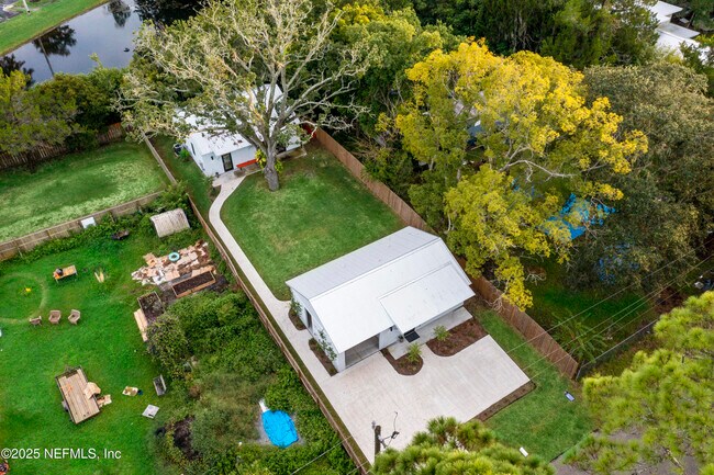 Building Photo - 581 Hazel St