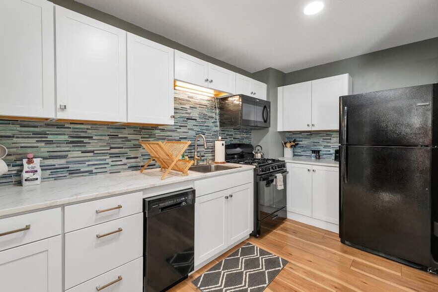 Building Photo - 9 Cole St