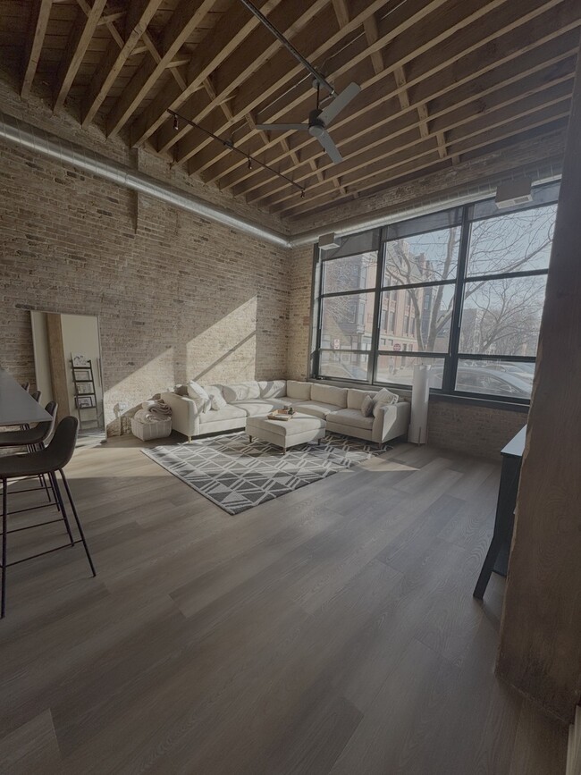 Primary Photo - 818 N Wolcott Ave