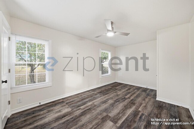 Building Photo - 684 Central Ave