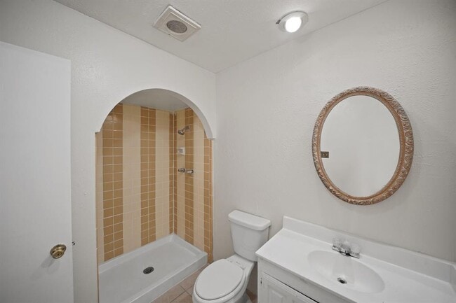 Building Photo - 15822 Danford Dr