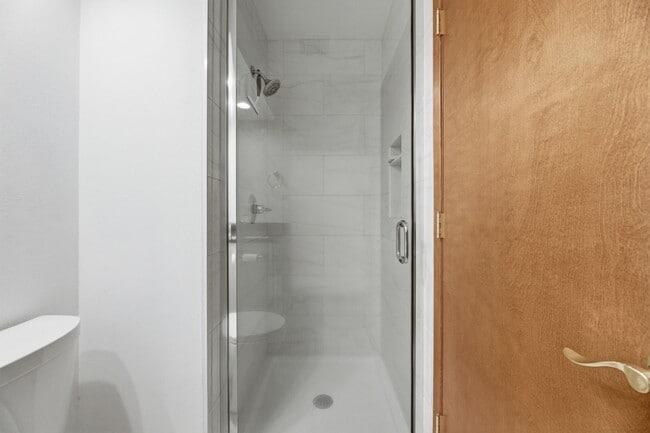Building Photo - Lakewood Tri-Level
