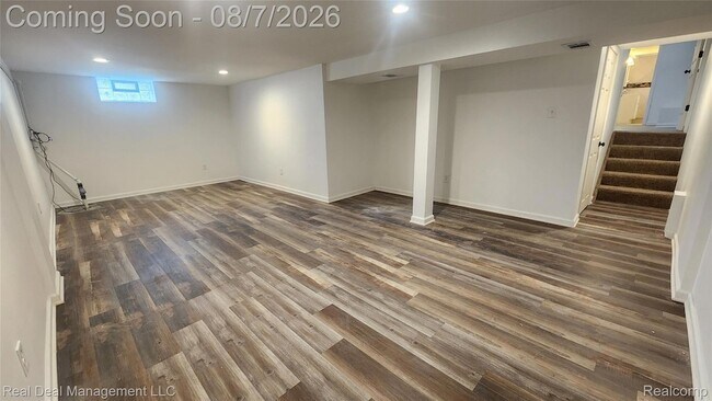 Building Photo - 553 S Stirling