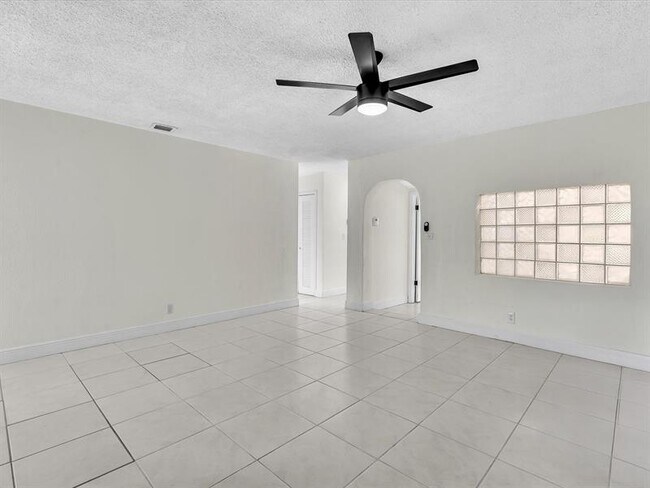 Building Photo - 6661 Meade St