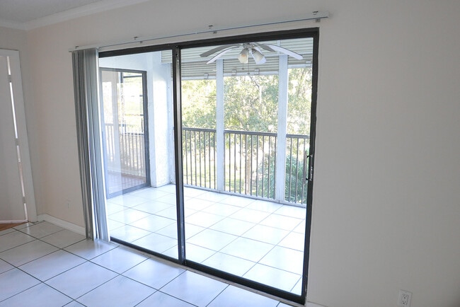 Building Photo - 2112 S Cypress Bend Dr