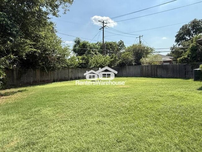 Building Photo - Beautiful 4 Bedroom Home just South of TCU!!!