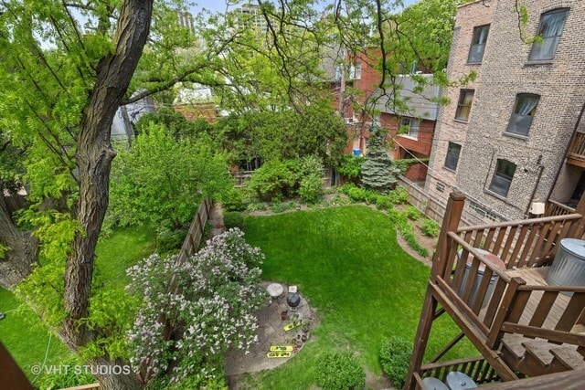 Building Photo - 556 W Roscoe St