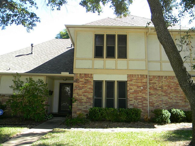 Building Photo - 2711 River Birch Dr