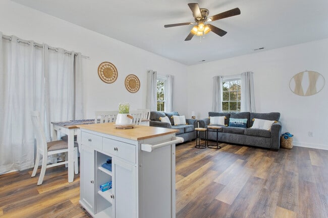 Building Photo - 343 Henderson Ave