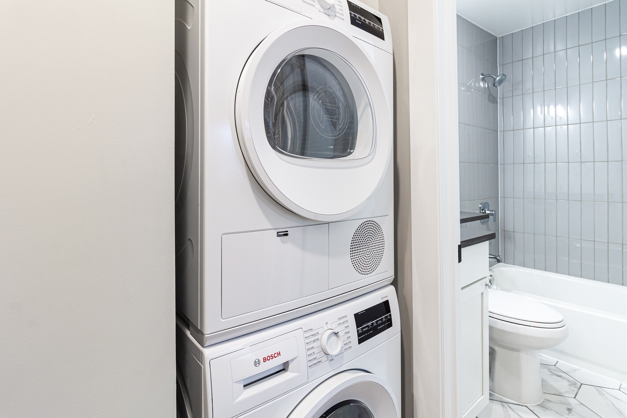 Building Photo - 520 W Aldine Ave