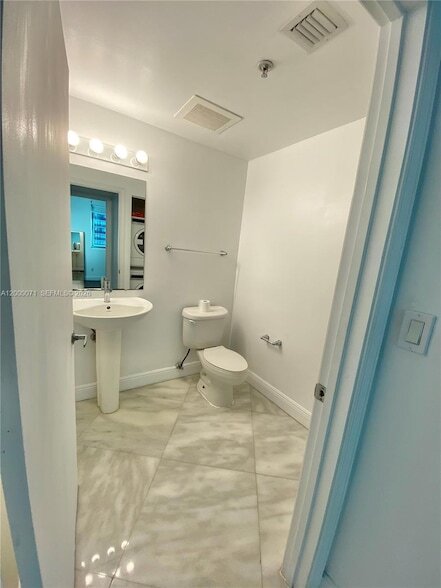 Building Photo - 601 NE 36th St