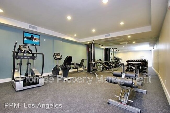 Building Photo - 12837 Moorpark St