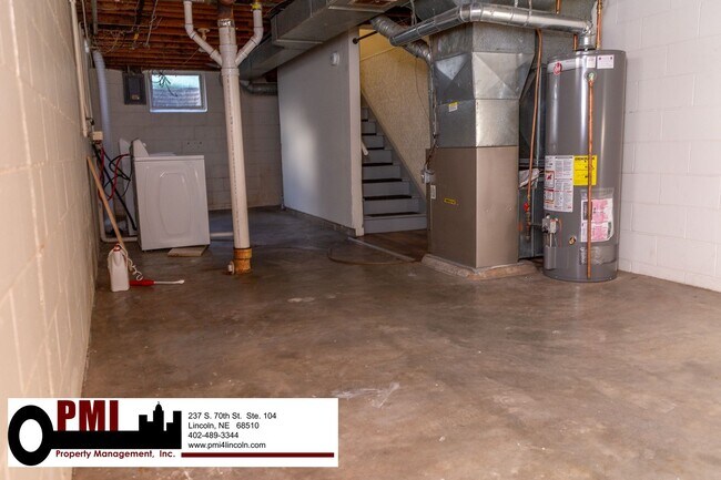 Building Photo - 2 Bedroom, 1 Bathroom House for Rent; Avai...