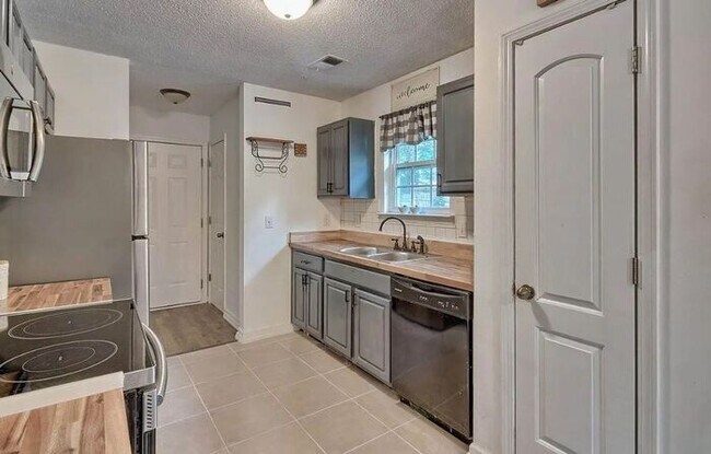 Building Photo - 189 Hester Woods Dr