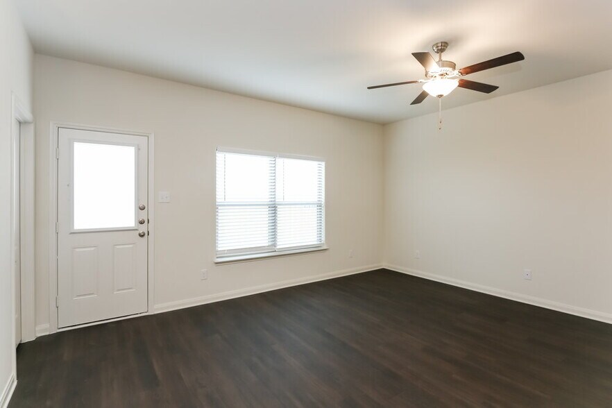 Building Photo - 14343 Shady Br Trl