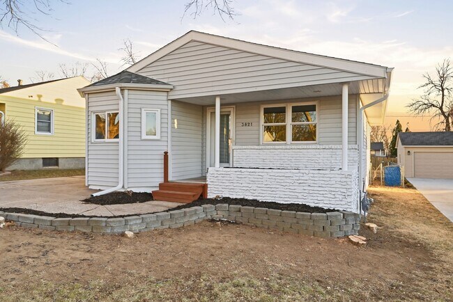 Building Photo - Fully remodeled 4 bed charmer