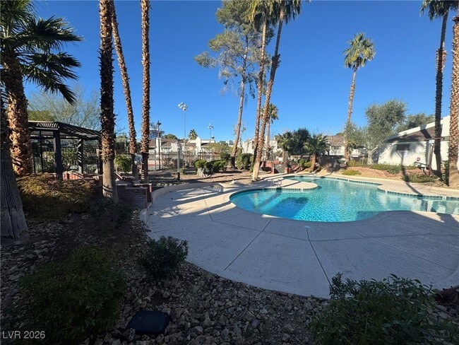 Building Photo - 518 Delfern Ln