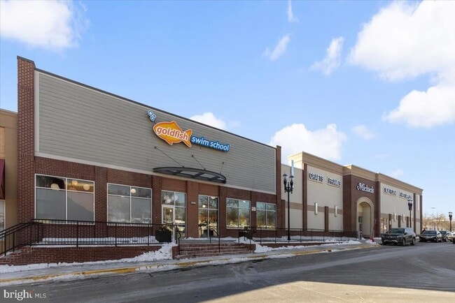 Building Photo - 174 Chevy Chase St