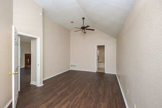 Building Photo - 2221 Baretta Dr