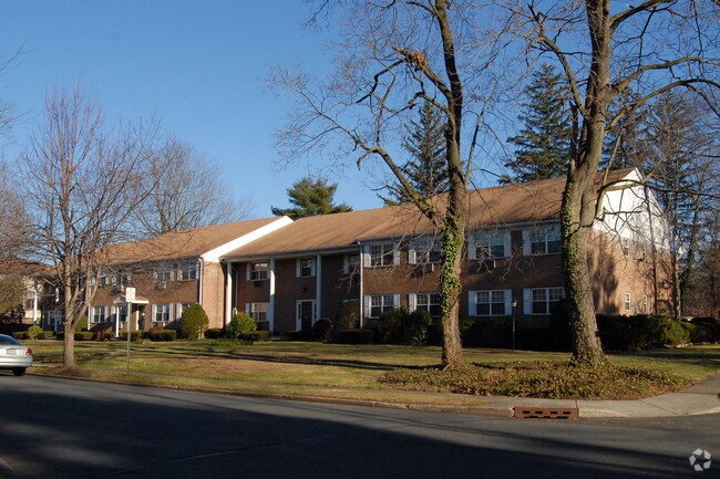 60 Hawthorne Avenue - 60 Hawthorne Ave