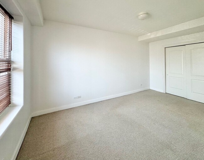 Building Photo - 4335 W Irving Park Rd