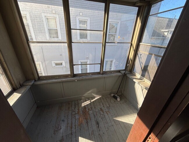 Building Photo - 20 Perry Ave