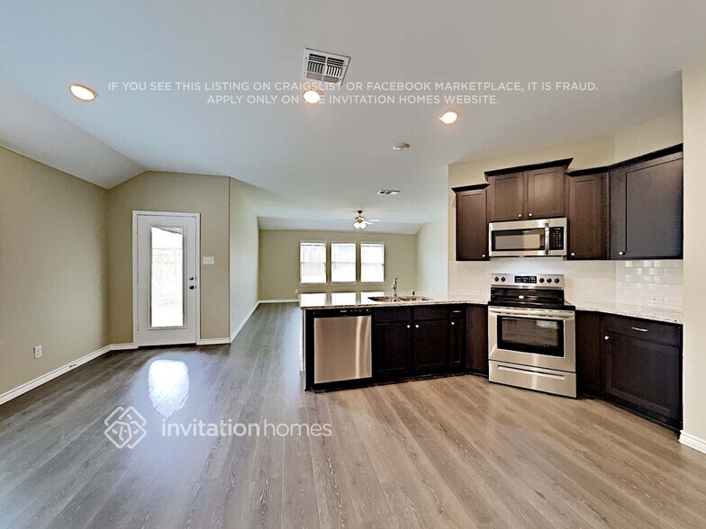 Building Photo - 3145 Overlook Dr