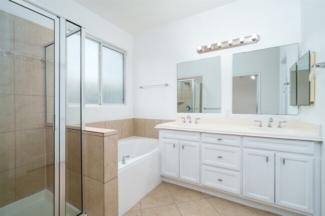 Building Photo - 17607 Sulphur Strm Ct