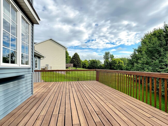 Building Photo - 1839 Valley Ridge Trail S