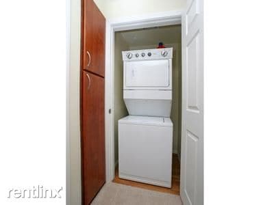 Building Photo - 2088 E Lakeshore Dr