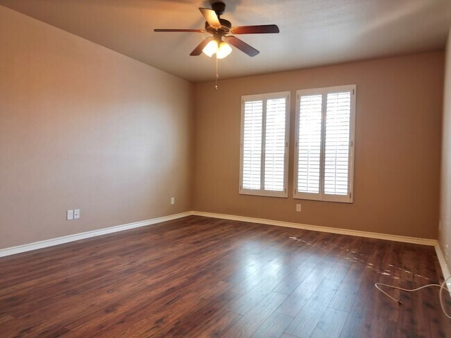 Building Photo - 7305 Bellini St